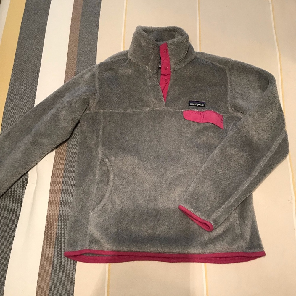 Gray with pink trim Patagonia 🎀